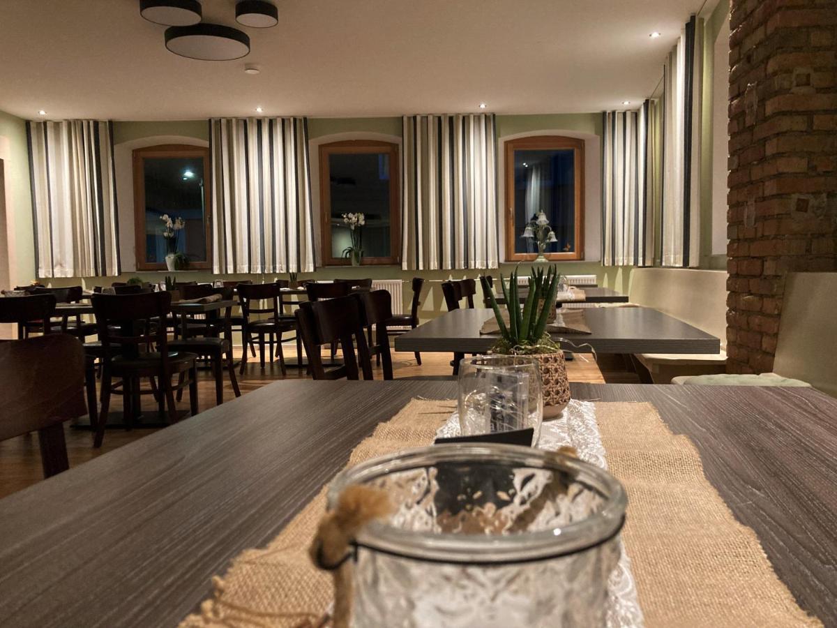Buergerhausloewen Hotel Philippsburg Bagian luar foto